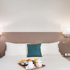 Courcelles Médéric Hotel