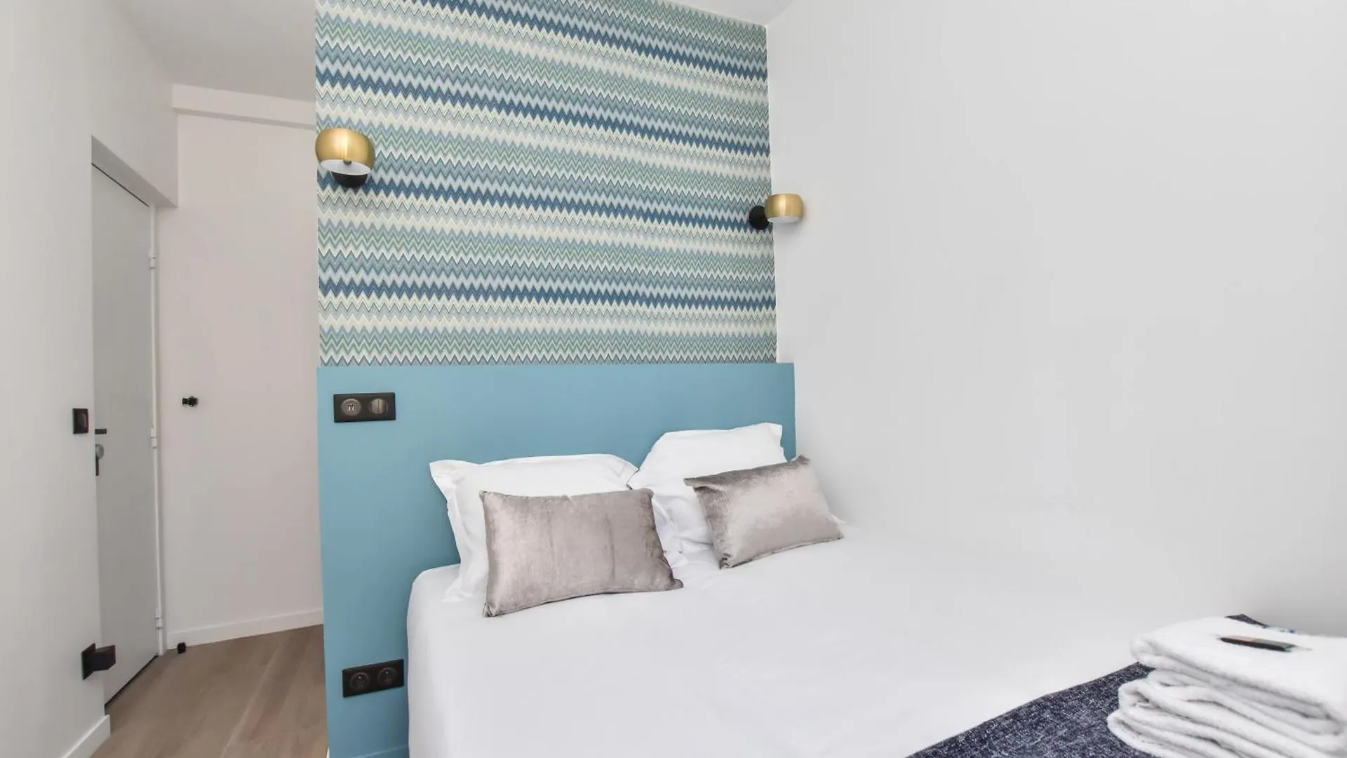 Hostel Eiffel Paris France