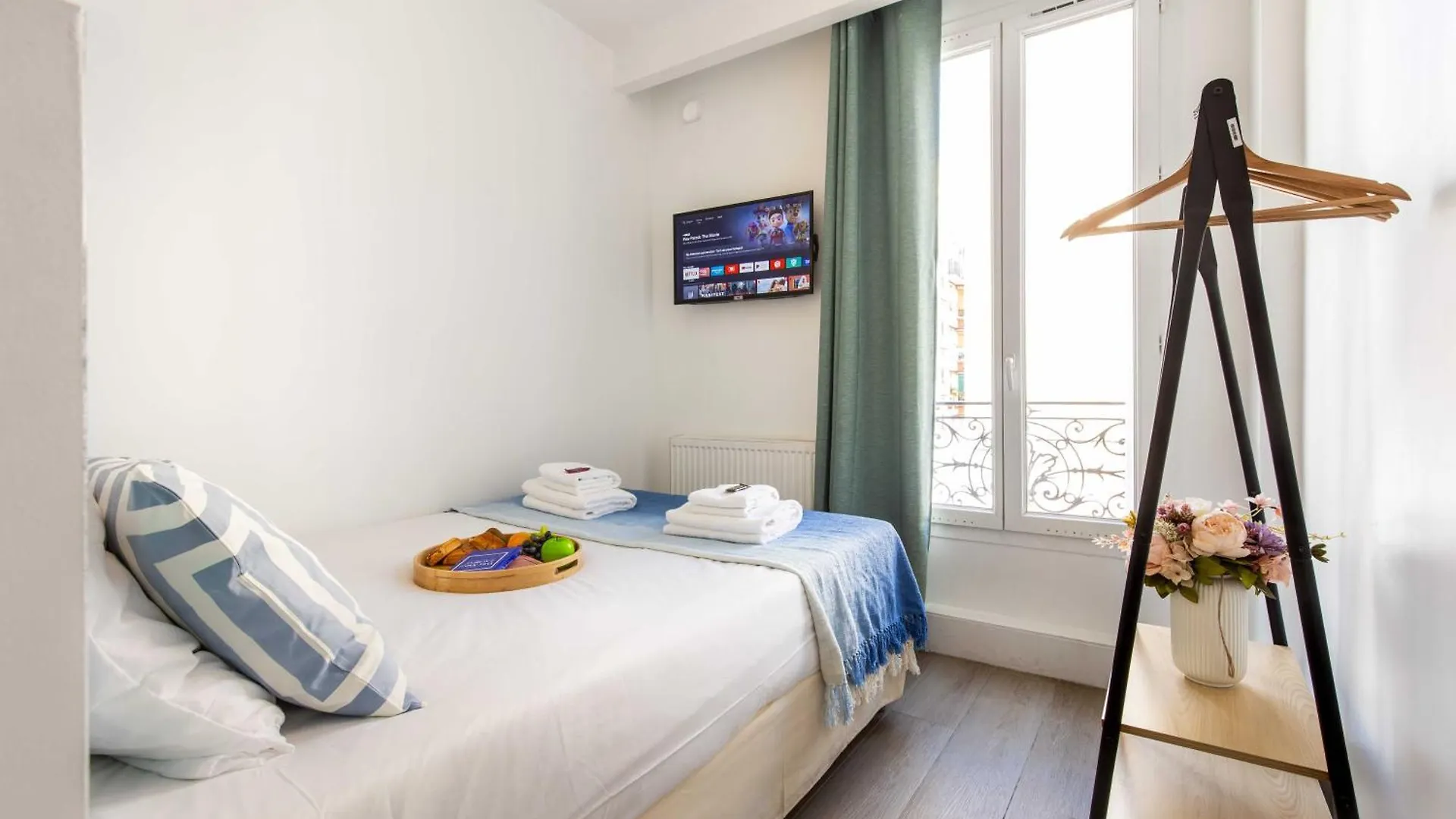 Hostel Eiffel Paris France